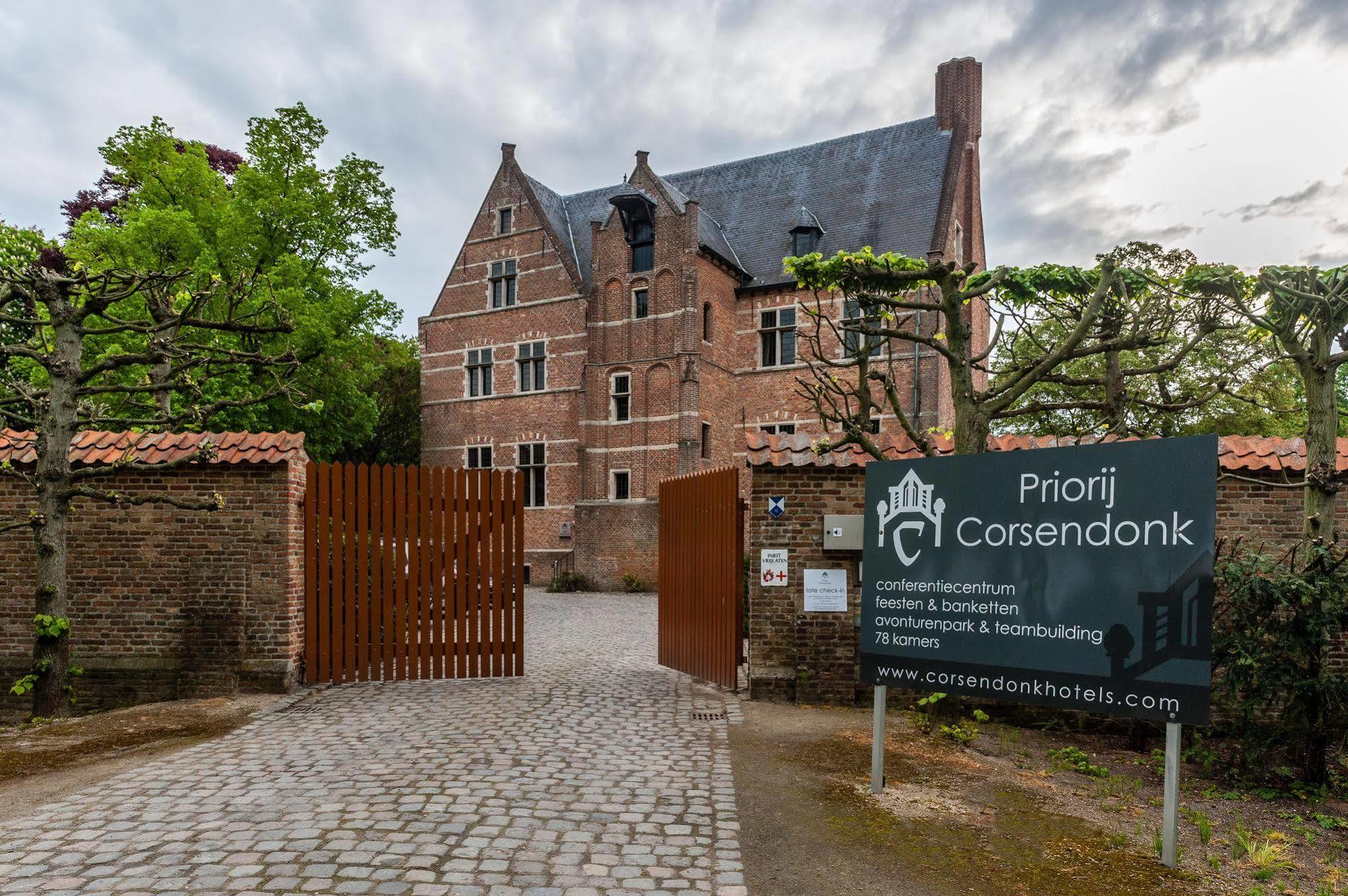 Priorij Corsendonk Hotel Oud-Turnhout Exterior photo